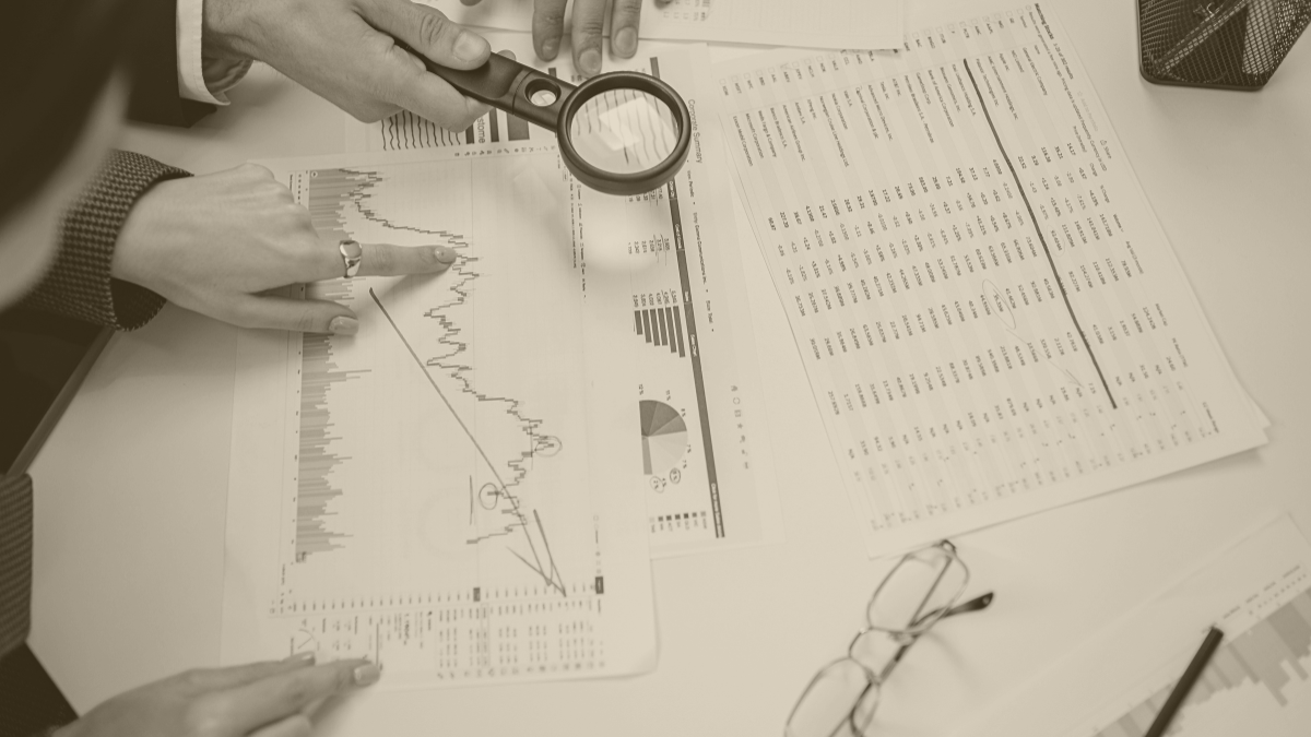 Analyse de documents financiers et suivi des indicateurs pour anticiper les clients à risque et sécuriser les paiements d’une entreprise.